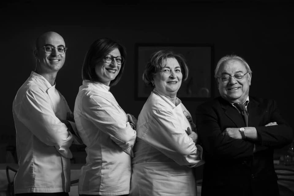 Ristorante Hotel Lucia - 100 Mt Dal Mare 朱利亚诺瓦 外观 照片