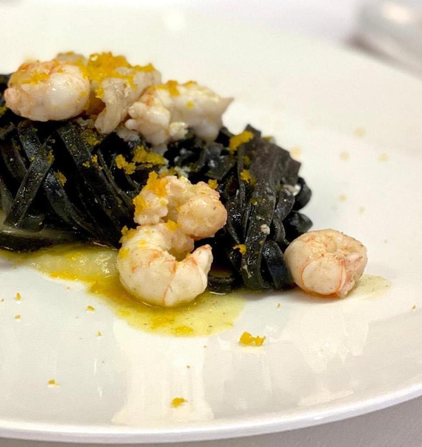 Ristorante Hotel Lucia - 100 Mt Dal Mare 朱利亚诺瓦 外观 照片