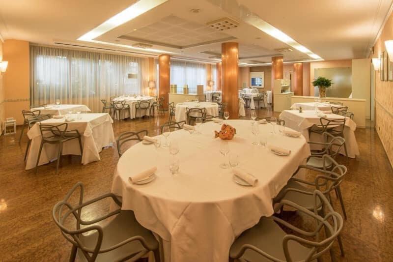 Ristorante Hotel Lucia - 100 Mt Dal Mare 朱利亚诺瓦 外观 照片