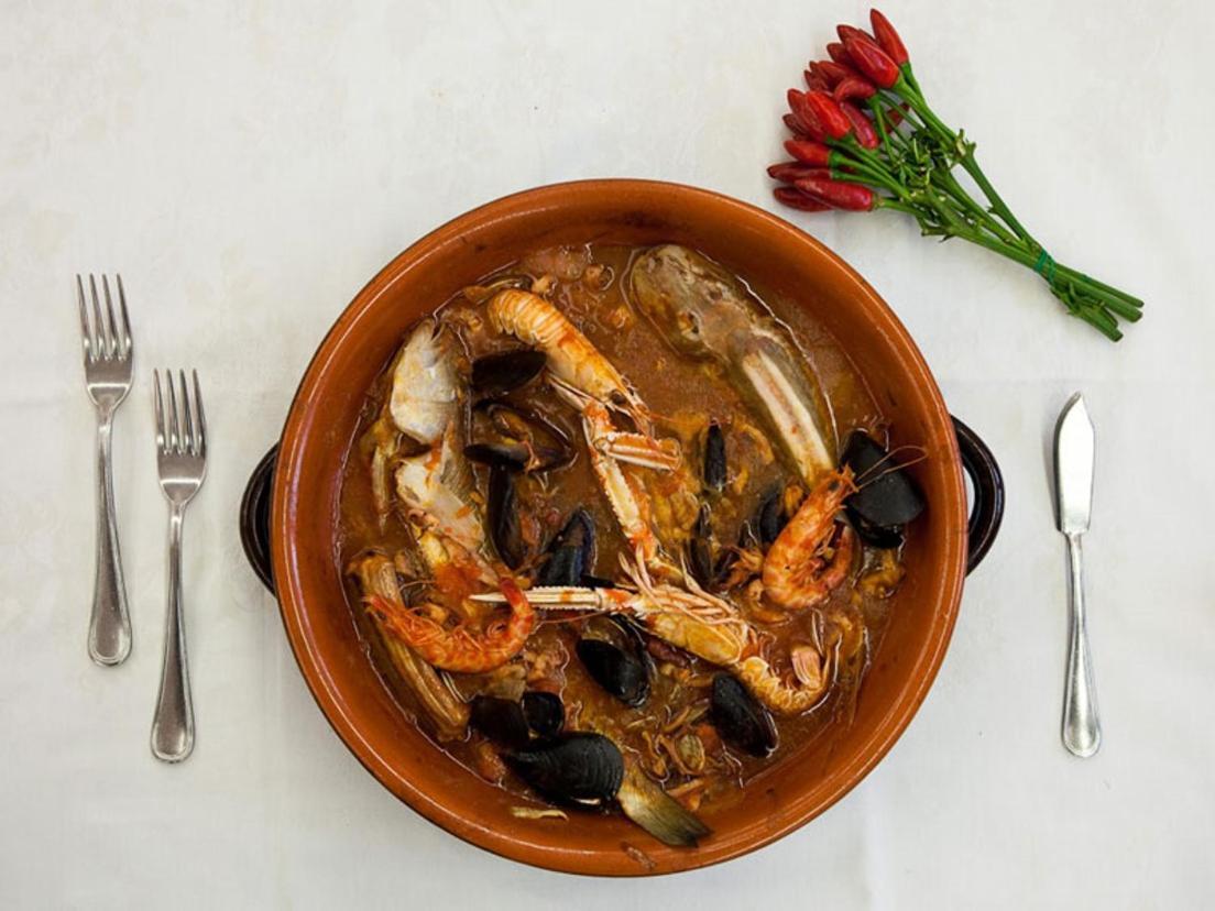Ristorante Hotel Lucia - 100 Mt Dal Mare 朱利亚诺瓦 外观 照片